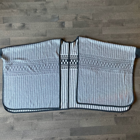 Vintage Reversible Kit and Ace Cardigan/Poncho OS - Picture 7 of 8